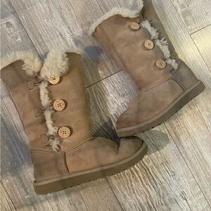 Girls Ugg Boots Size 3